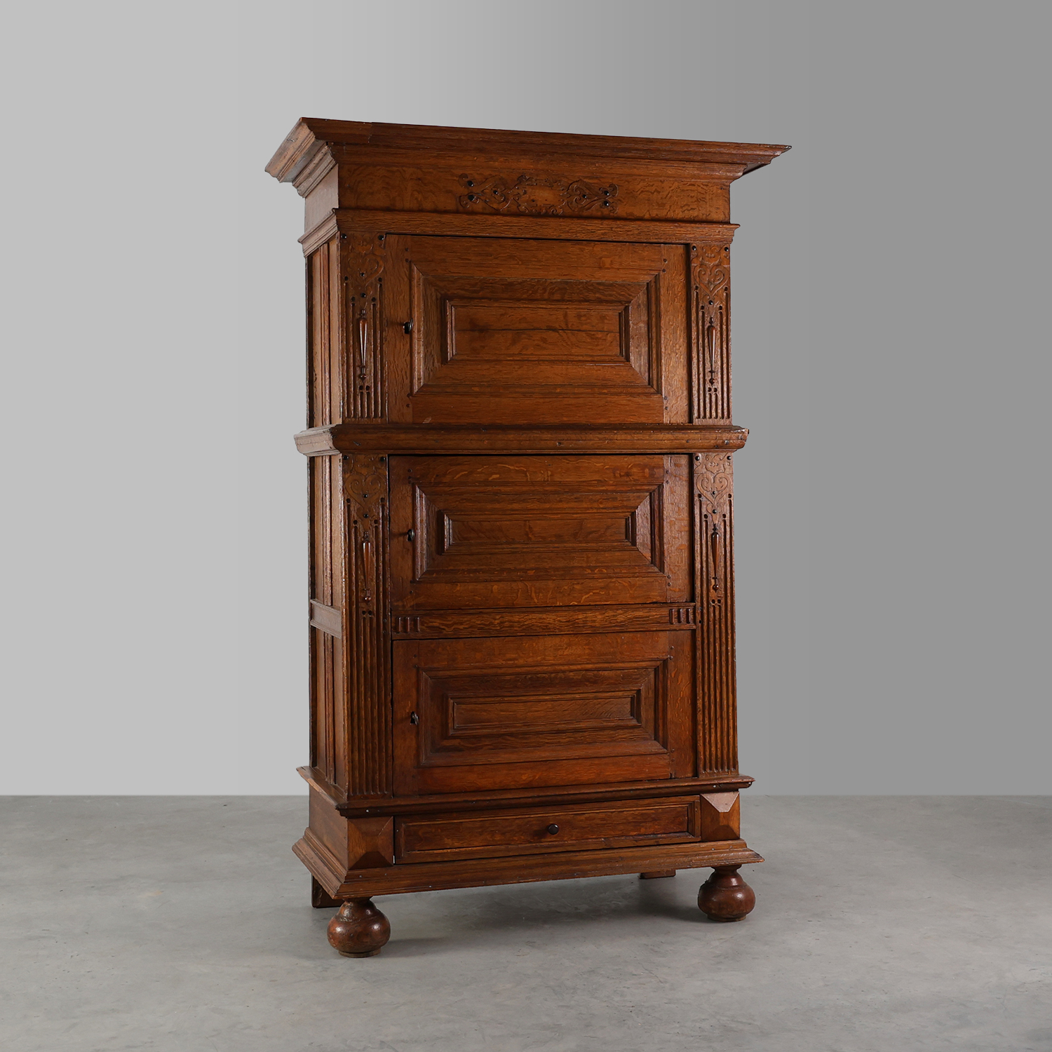 17th Century Belgian Renaissance Oak Cabinet with Concealed Lock-img